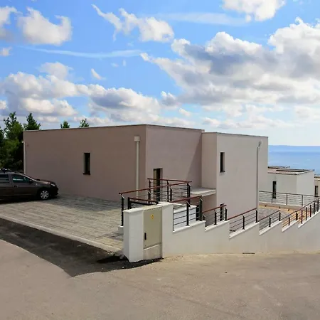 Navis Heated Pool Vila Makarska