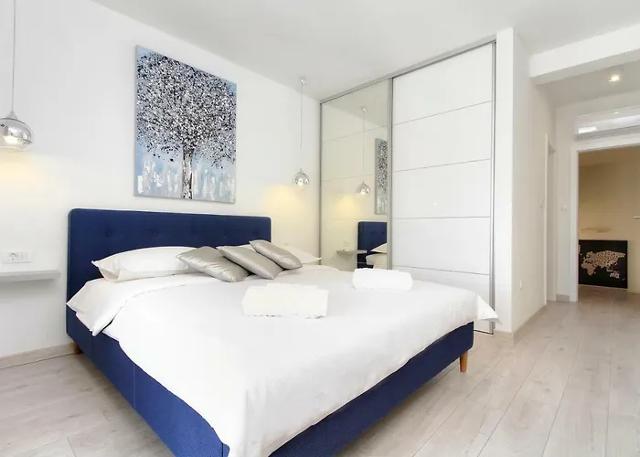 Navis Heated Pool Vila Makarska