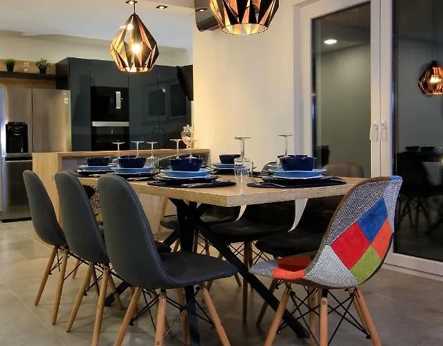 Navis Heated Pool Vila