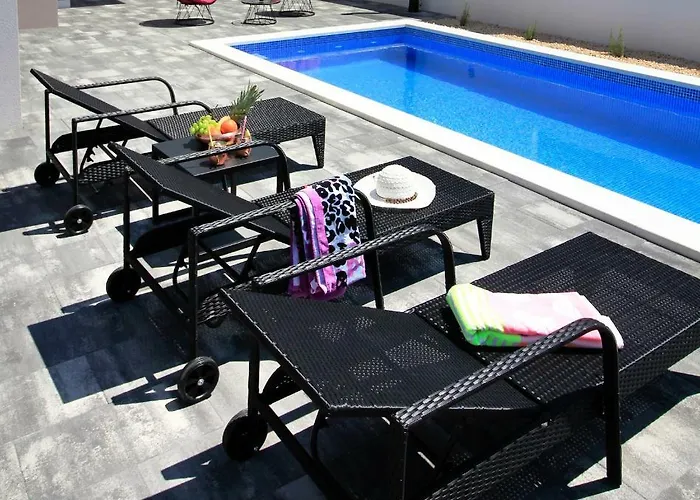 Vila Navis Heated Pool *