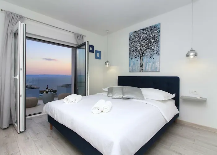 Navis Heated Pool Vila *