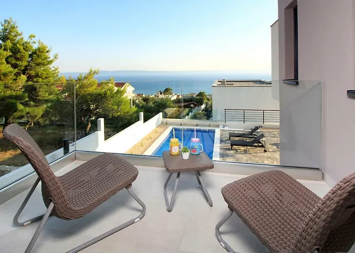 Navis Heated Pool Vila *