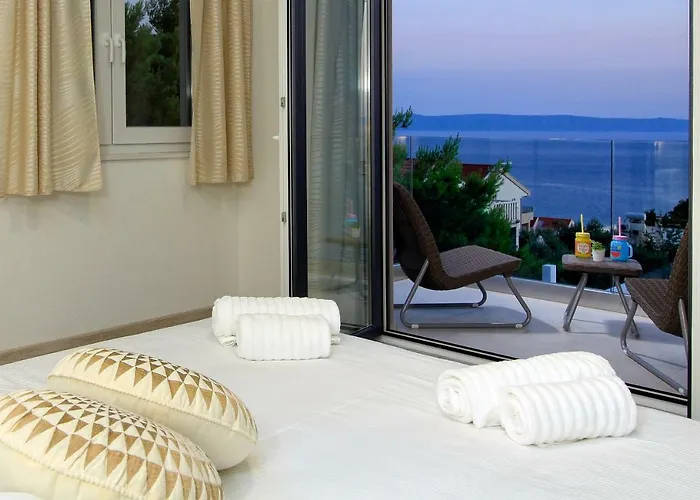 Navis Heated Pool Vila