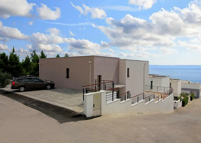 Navis Heated Pool Vila Makarska